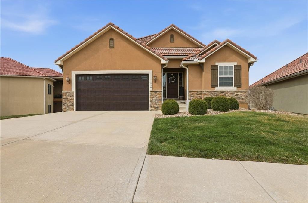 Sold | 1528 SW ANTIQUITY Drive, Lee’s Summit, MO 64081