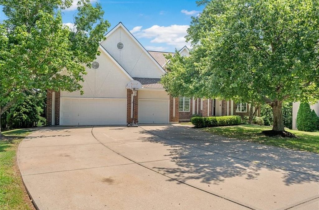 Active | 22918 NW Ashford Court, Blue Springs, MO 64015