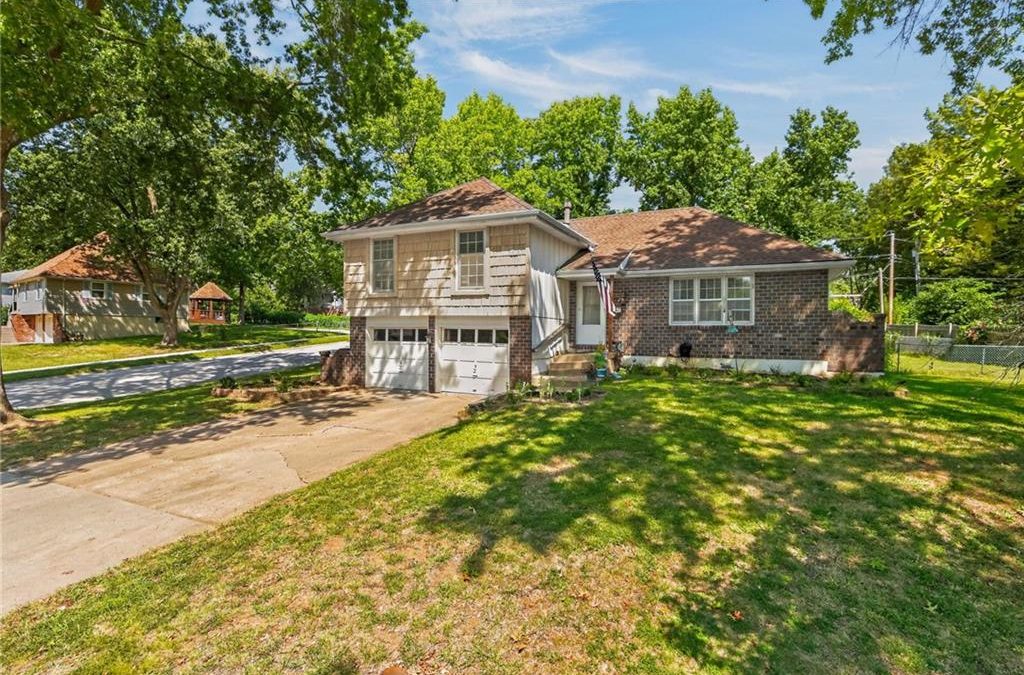 Sold | 418 SW Sunset Drive, Lee’s Summit, MO 64081