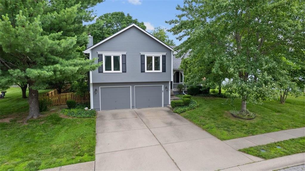 Active | 2112 NE Springbrook Street, Blue Springs, MO 64014
